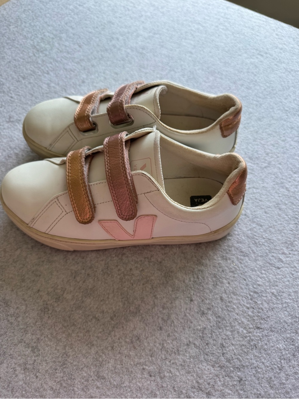 Veja Girls Sneakers Size 4 - Picture 7 of 8